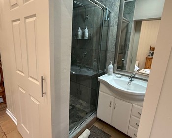 Ivy room en-suite - April 2026